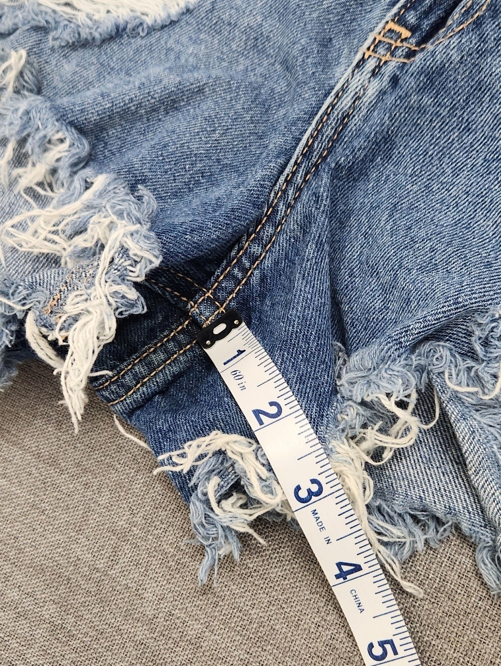 Hollister Ultra High-Rise Vintage Relaxed Mom Distressed Style Short. 100%Cotton - Picture 8 of 8
